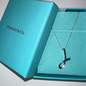 Tiffany & Co. letter J Initial necklace Elsa Peretti 16 in EXCELLENT CONDITION
